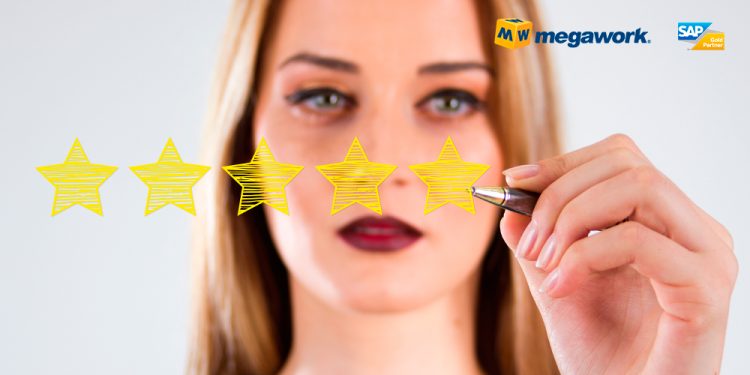 Imagem de uma mulher desenhando 5 estrelas de avaliação no centro da tela. No canto superior direito da imagem, localizamos o logo da Megawork Gold Partner SAP.